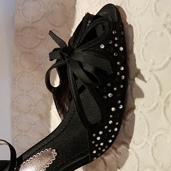 Shoes - Picture 4 of 4